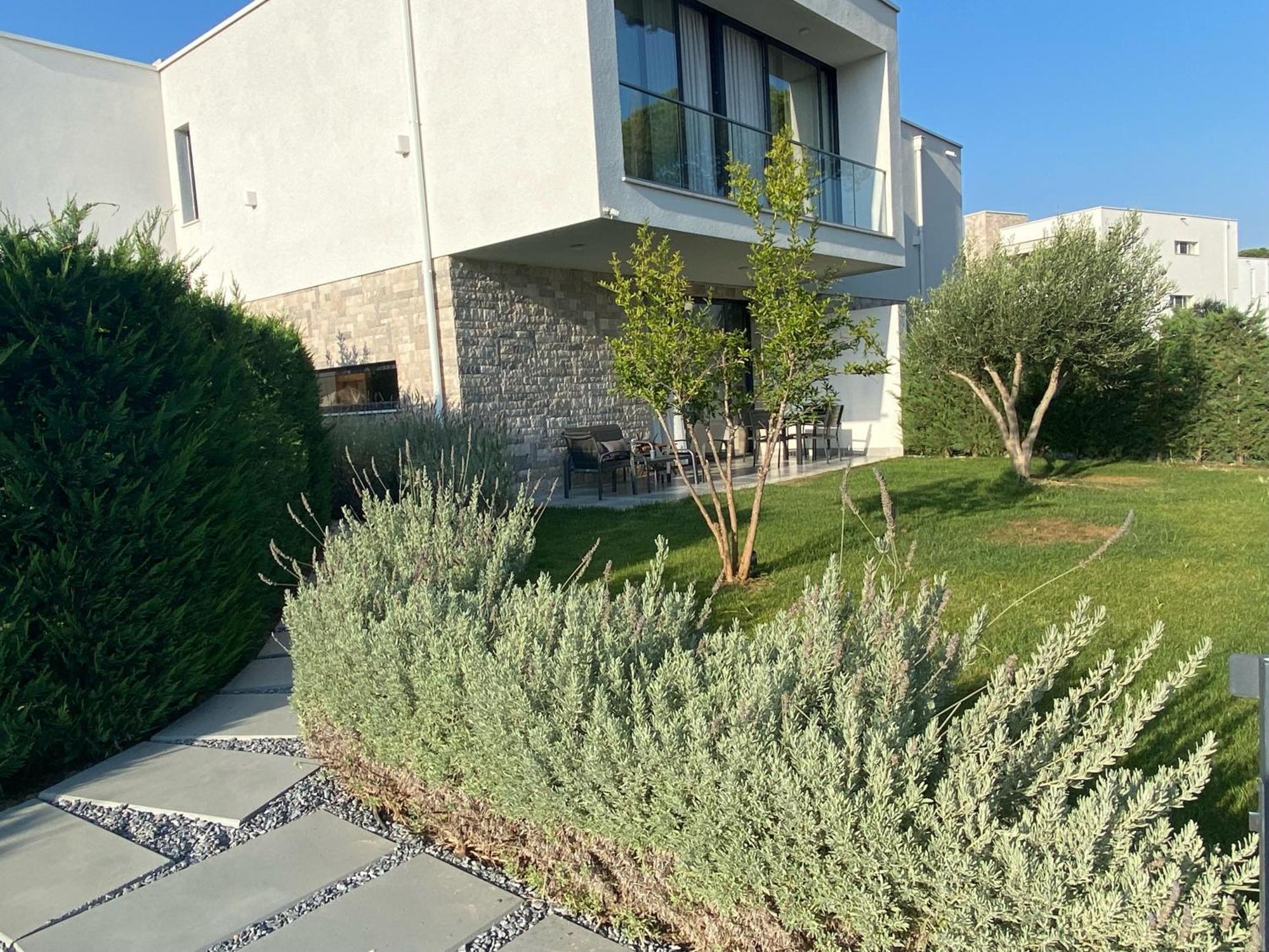 Rosemarine Villas Durrës Buitenkant foto